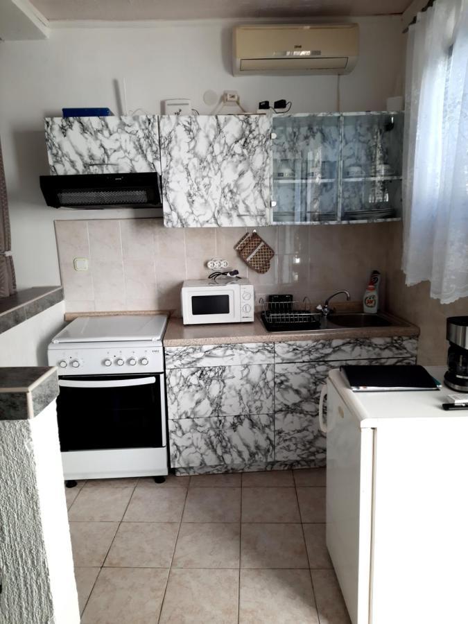 Apartmani Ana-Lora Lopar Exterior photo